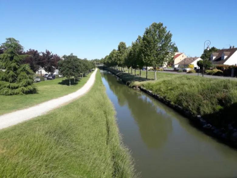 Maison En Location Fresnes Sur Marne Dış mekan fotoğraf